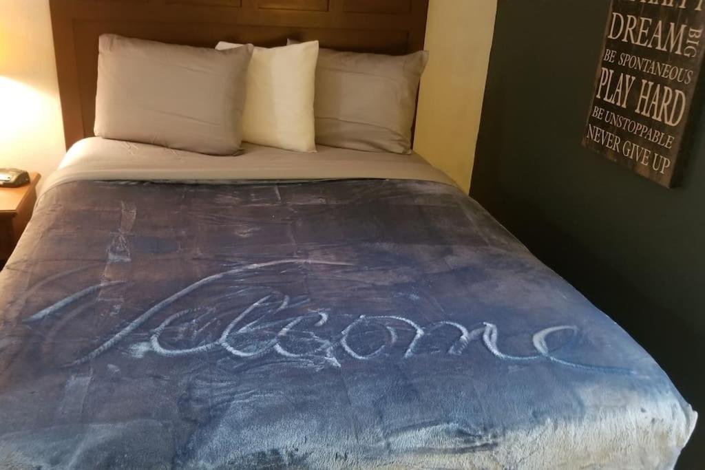 Osu King Bed Hotel Room 109 Wi-Fi Booking Stillwater Exterior photo